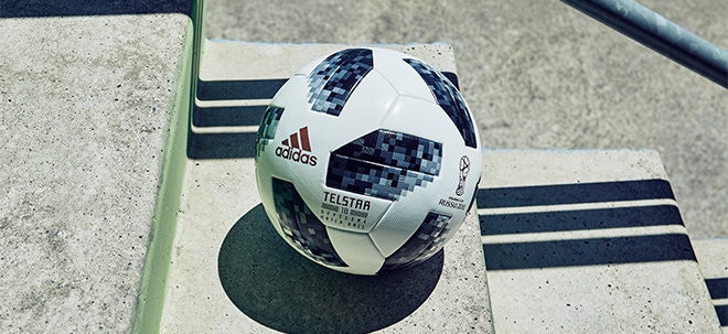 adidas-Aktie freundlich: Bundesliga ab Saison 2026/27 wieder mit adidas-Spielball