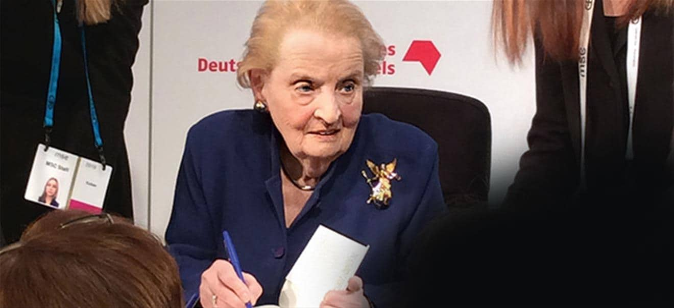 Madeleine Albright: "Meister der Propaganda" | finanzen.net