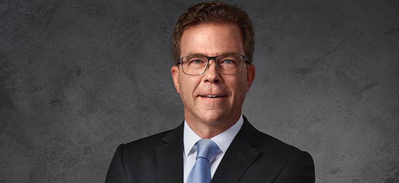 Euro am Sonntag-Interview: Porsche-Design-Chef Becker: "Wir gehen nicht in Rosa und Rüschen" Porsche-Design-Chef Becker: "Wir gehen nicht in Rosa und Rüschen" | finanzen.net