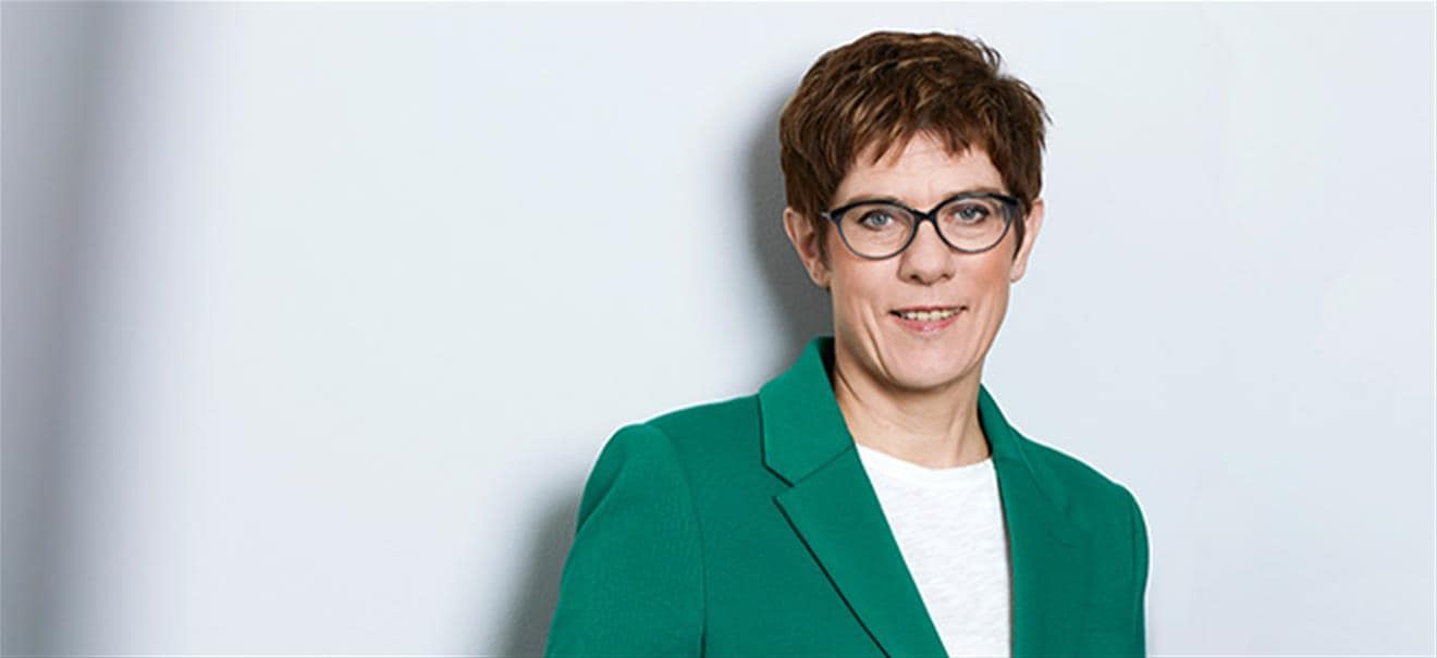 Kramp-Karrenbauer: "Erst verdienen, dann verteilen" | finanzen.net