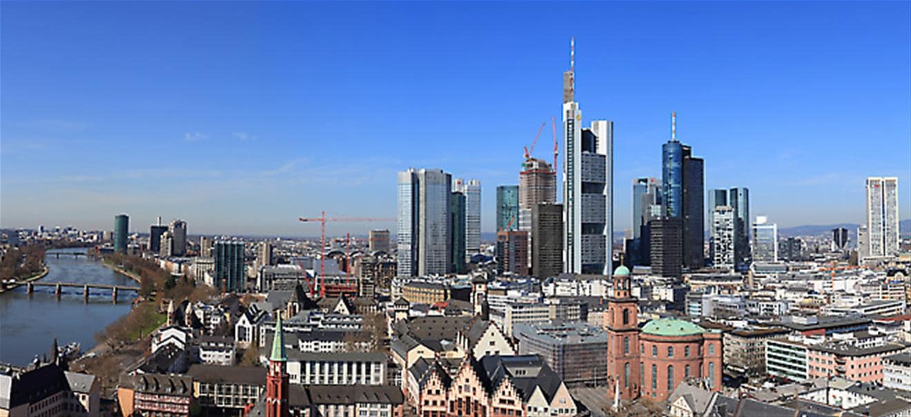 Frankfurt Skyline Banken Frankfurt: Brexit macht kleine Wohnungen teurer | finanzen.net