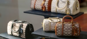 Pivotal-Points: Pivotal-Point Nachverfolgung Tapestry (TPR): Luxus-Trendwende mit Rekord-Bruttomarge von 75,5 %!