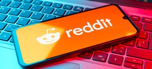 Aktien on Fire: Reddit: KI-Sorgen belasten den Aktienkurs - Direktorin nutzt die Kursschwäche für ein Investment im Umfang von 7,48 Mio. USD Aktien on Fire: Reddit: KI-Sorgen belasten den Aktienkurs - Direktorin nutzt die Kursschwäche für ein Investment im Umfang von 7,48 Mio. USD