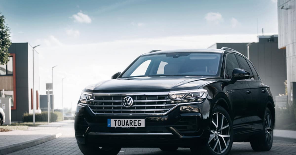 Volkswagen: Profit halbiert – Konzern reagiert mit massivem Stellenabbau und Rückkehr zum Verbrenner!