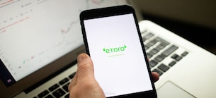 Trading-Sektionen: eToro Group Ltd.: Mizuho Securities bestätigt Kaufempfehlung mit 81 % Kurspotenzial - Diversifizierung der Einnahmequellen wird honoriert