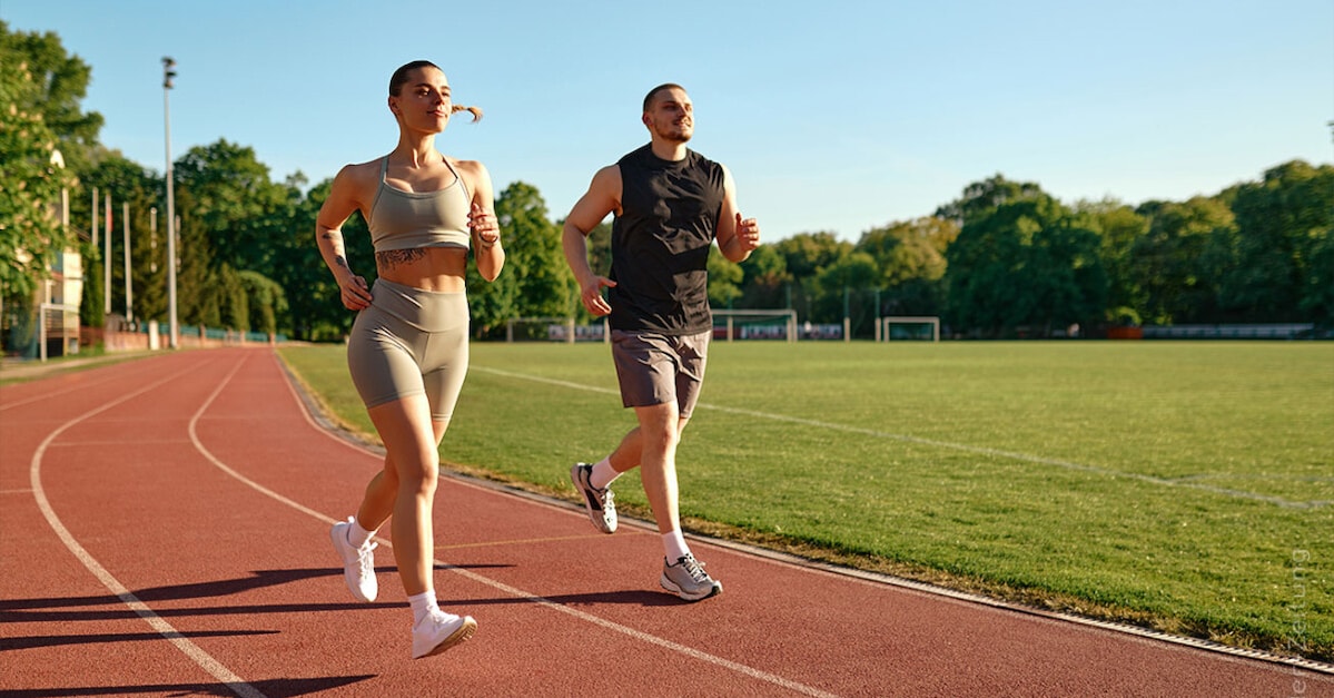 Schweizer Premium-Sportbekleidungsunternehmen On Holding erhöht erneut die Jahresprognose. Die Aktie leitet den Rebound ein!