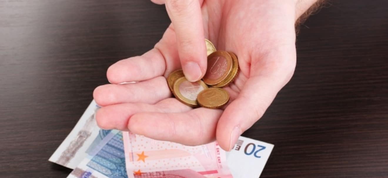 Umfrage: Gut ein Viertel der Bürger kann am Monatsende kaum sparen | finanzen.net
