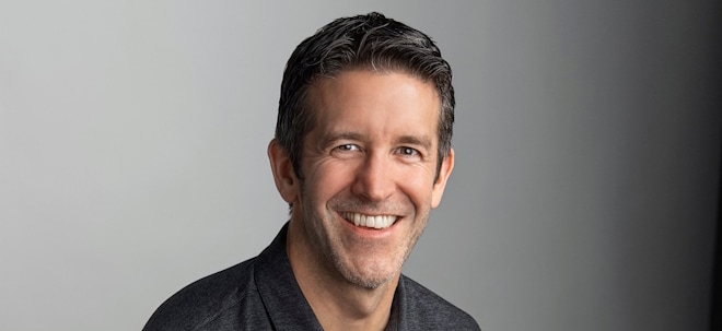 Apple-Aktie im Blick: Tim Cook tritt zurück - Wer ist der neue CEO John Ternus?