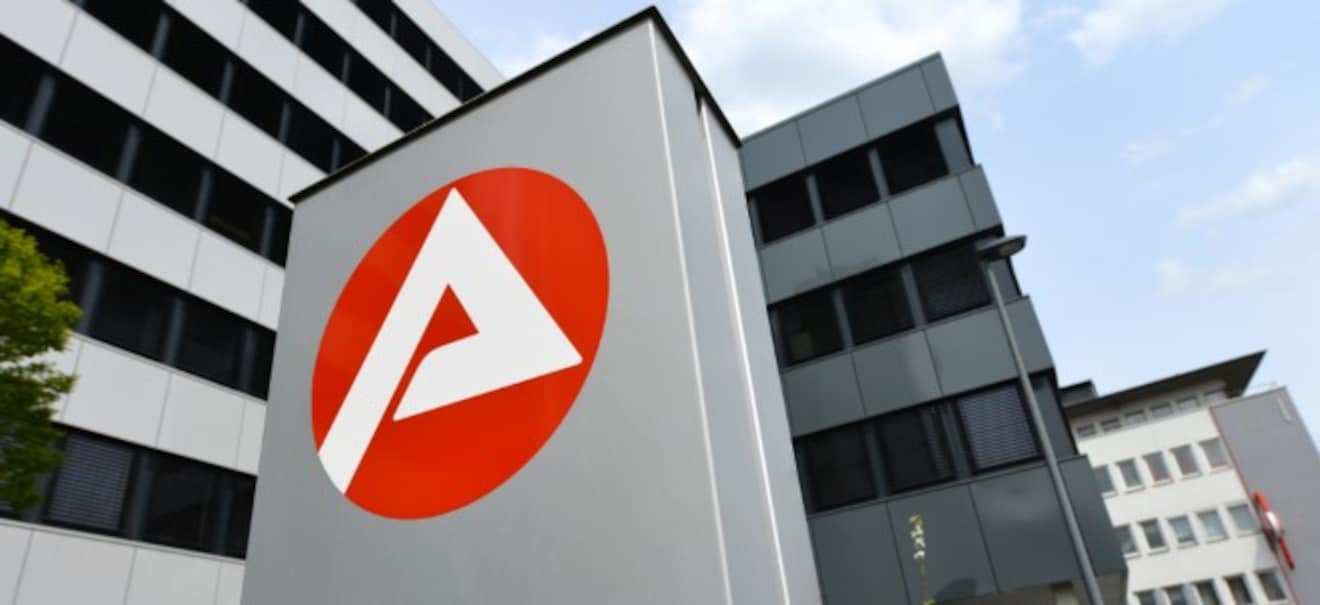 Arbeitslosigkeit: Termin beim Arbeitsamt? Darauf sollte man achten Erfolgreich beim Arbeitsamt: Diese Dinge sollte man unbedingt beachten! | finanzen.net