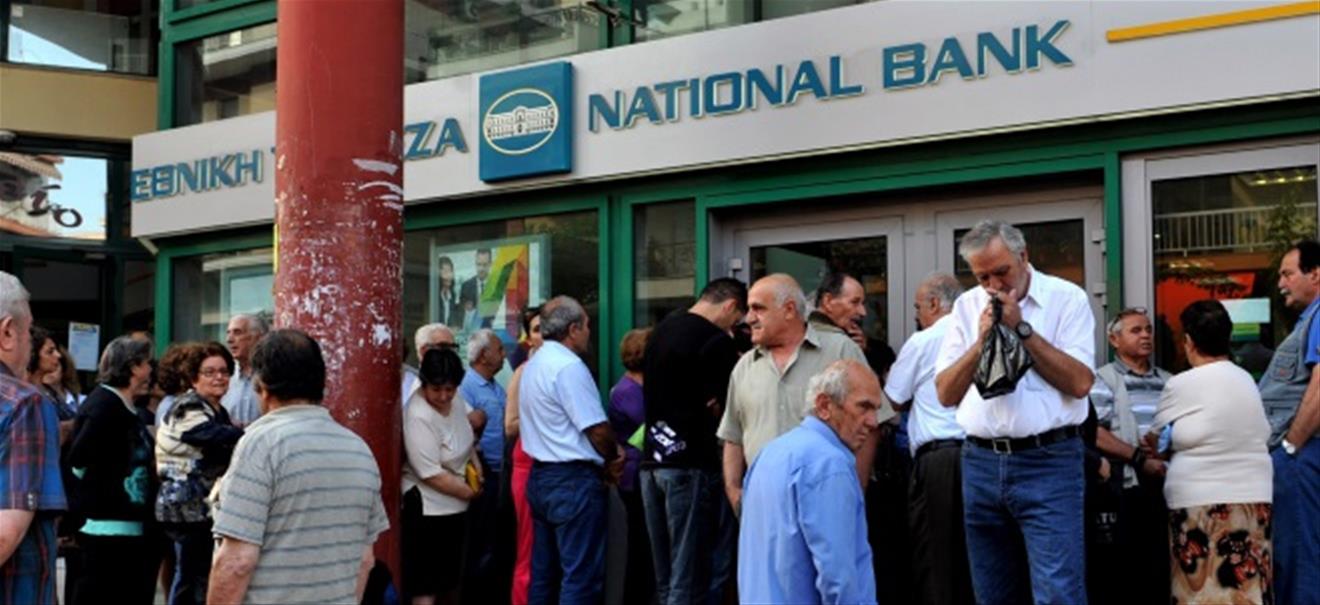Run auf Banken: Das tun die Griechen um ihr Geld zu retten Das tun die Griechen um ihr Geld zu retten | finanzen.net