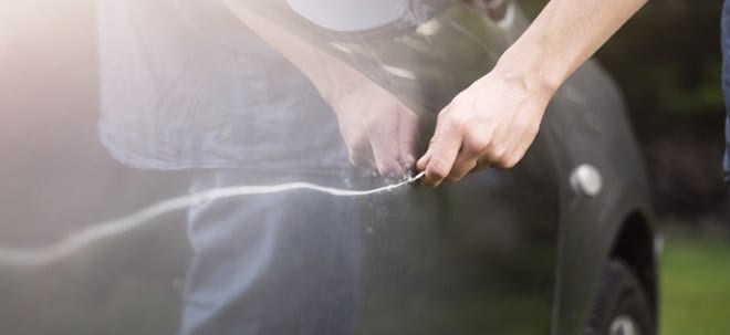 Auto demoliert: Wer zahlt für Schäden am Fahrzeug durch Vandalismus?