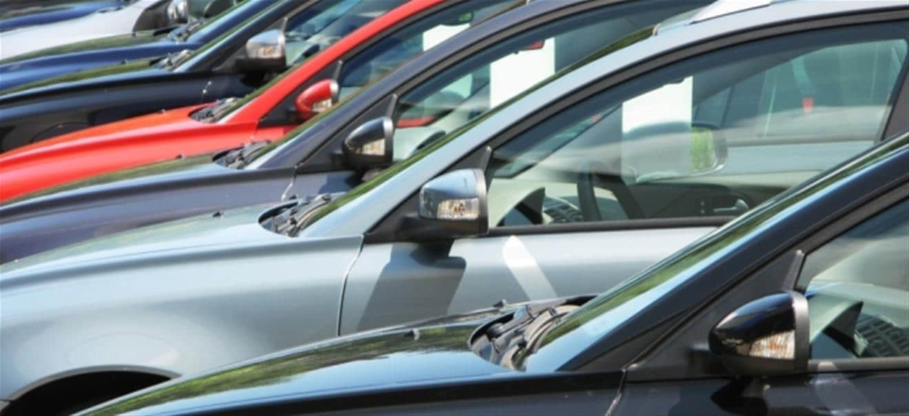 Schweizer Wettbewerbshüter bestrafen Autoleasing-Firmen | finanzen.net