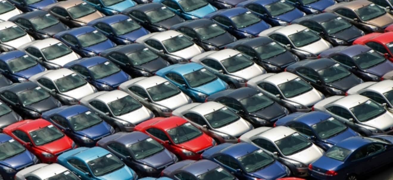 Parkregeln: Bußgelder drohen: Wann quer zur Straße parken erlaubt ist Park-Trick oder Bußgeld-Falle? Querparken im Check | finanzen.net