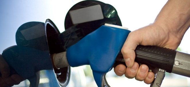 Krieg treibt Spritpreis hoch: Diesel und E10 über zwei Euro pro Liter | finanzen.net