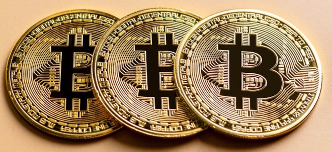 Bitcoin-Prognose: Bloomberg-Analyst warnt vor möglichem Bitcoin-Absturz auf 10.000 US-Dollar Bitcoin-Crash droht: Absturz auf 10.000 US-Dollar möglich | finanzen.net