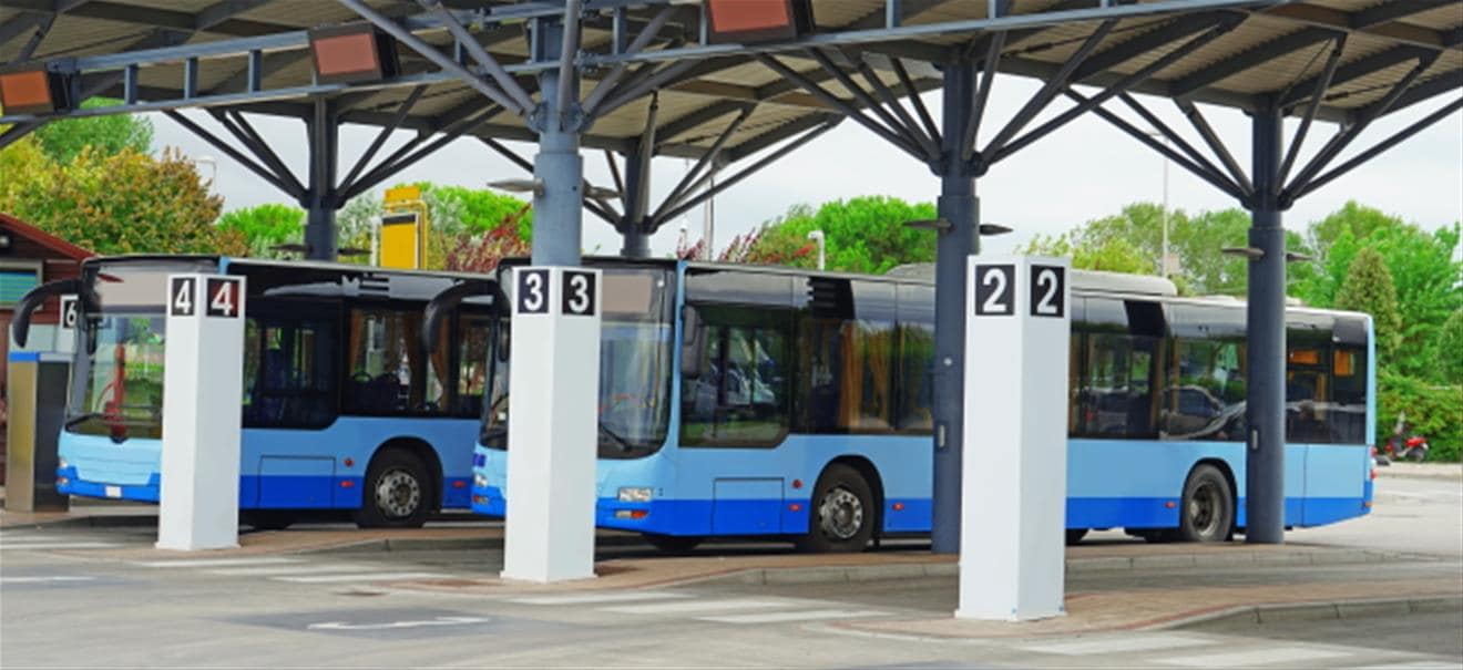 Städtereisen: Fernbusreisen: Günstige Alternative, um entspannt ans Ziel zu kommen Billig, aber mit Risiko: Das sollten Fernbus-Reisende unbedingt wissen | finanzen.net