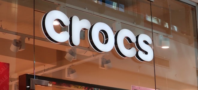 CROCS-Aktie nach Absturz etwas erholt: Überraschende Prognose für Umsatzrückgang