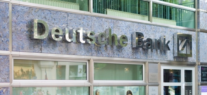Zum 30. September: Deutsche Bank-Aktie fester: Deutsche Bank-Personalchef geht - IT-Umzug von Postbank-Kunden abgeschlossen - Fitch stuft Deutsche Bank hoch Deutsche Bank-Aktie fester: Deutsche Bank-Personalchef geht - IT-Umzug von Postbank-Kunden abgeschlossen - Fitch stuft Deutsche Bank hoch | finanzen.net