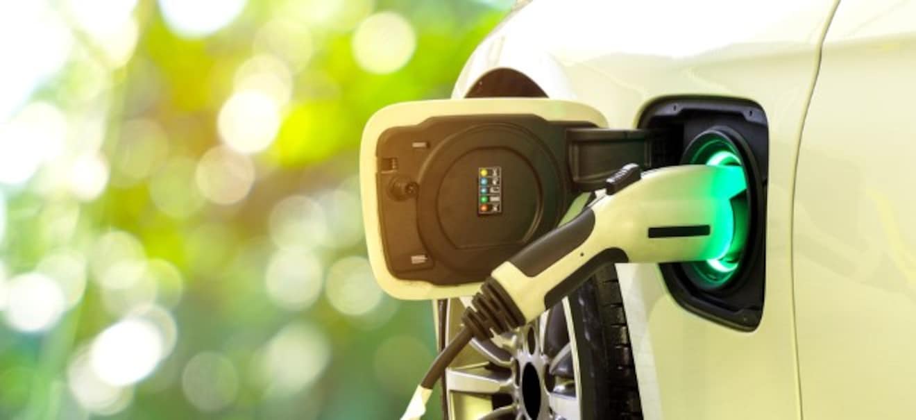 Dynamische Stromtarife: Flexible Stromtarife: Wieso E-Autofahrer laut ADAC besonders profitieren Flexible Stromtarife: ADAC erläutert Vorteile für E-Auto-Besitzer | finanzen.net