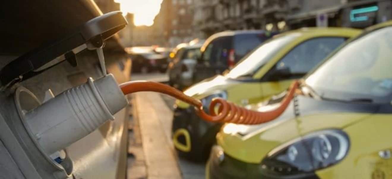 Wie Laternen ein E-Auto-Problem lösen könnten | finanzen.net