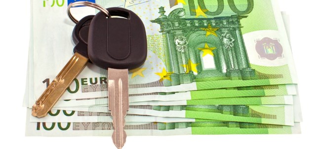 Versichern, Sparen, Fahren: Sicher starten: Autoversicherung für Fahranfänger