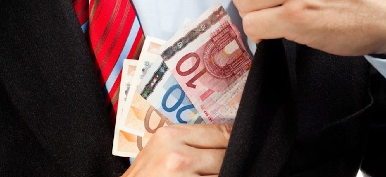 Lohnerhöhung : Gehaltsverhandlung in Inflationszeiten: Vorbereitung ist das A und O Vorbereitung ist der Schlüssel: So meistern Sie Ihre Gehaltsverhandlung in Inflationszeiten | finanzen.net