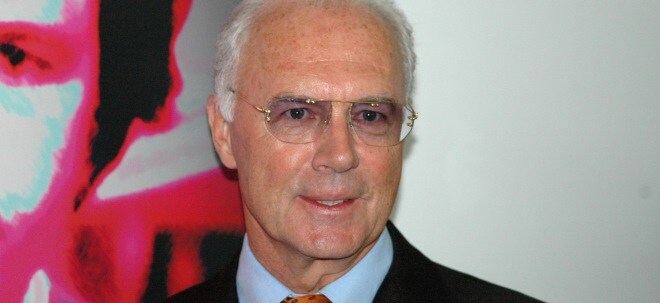 Ehrenamt zahlt sich aus: Beckenbauer kassierte 5,5 Millionen Euro für sein Ehrenamt bei der WM 2006 Beckenbauer kassierte 5,5 Millionen Euro für sein Ehrenamt bei der WM 2006 | finanzen.net