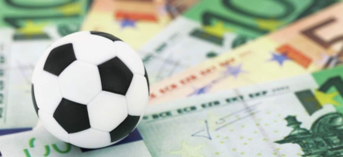Ausbildung und Profifußball: Ob Studium, Doktortitel oder Trainerlaufbahn: So arbeiten die DFB-Frauen an ihren Karrieren neben und nach dem Fußball Ob Studium, Doktortitel oder Trainerlaufbahn: So arbeiten die DFB-Frauen an ihren Karrieren neben und nach dem Fußball | finanzen.net