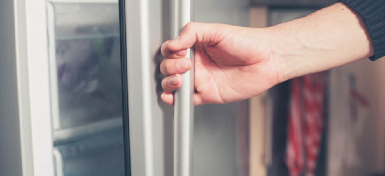 Strompreise steigen: Stromfresser Gefrierschrank: So lässt sich der Stromverbrauch senken Stromsparen beim Gefrierschrank - mit diesen Tricks | finanzen.net