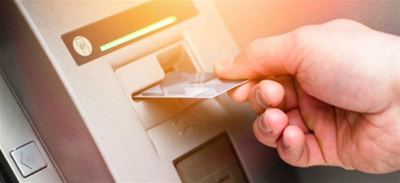 Skimming: So kann man sich vor dem Betrug am Geldautomat schützen | finanzen.net