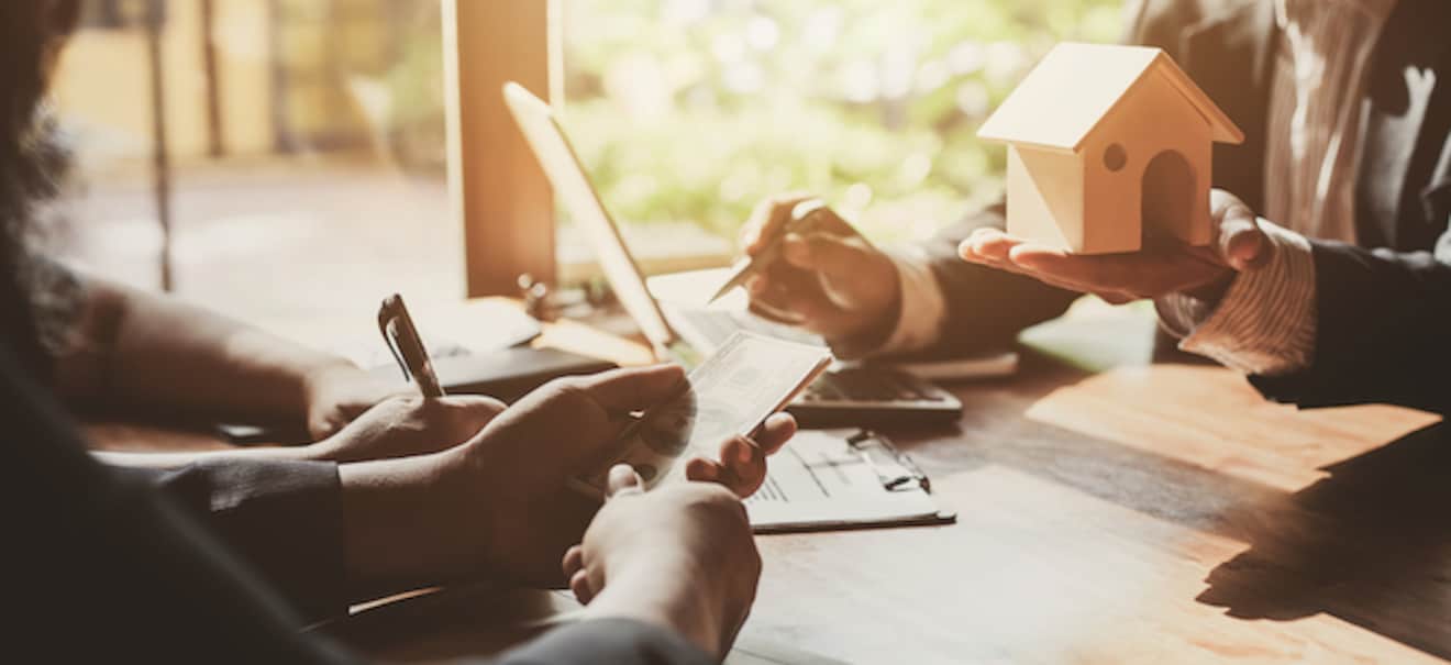 Immobilienkauf: Welches ist das beste Alter für die Investition in Betongold? Traum vom eigenen Haus: Das perfekte Alter für den Immobilienkauf | finanzen.net