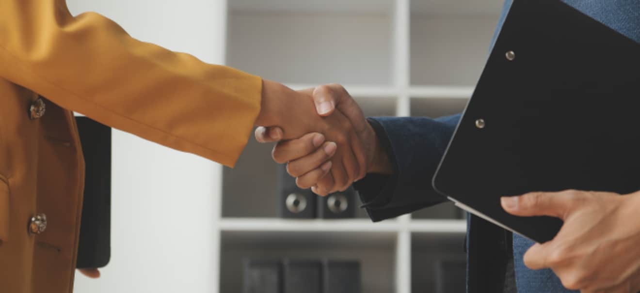 Digitale Karrierehelfer: Die besten KI Apps für Bewerbung, Anschreiben und Lebenslauf KI für Bewerbungen: Die besten Tools für Lebenslauf, Anschreiben und Interview | finanzen.net