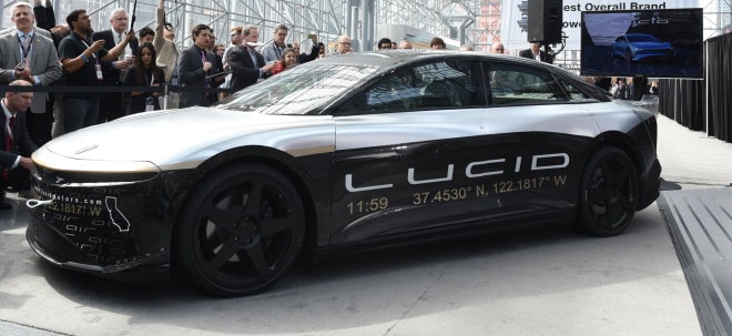 Lucid-Aktie an der NASDAQ tiefrot: Tesla-Konkurrent Lucid verfehlt Umsatzerwartungen - Produktionsprognose für Gesamtjahr gesenkt | finanzen.net