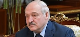 Россия должна помогать  Лукашенко