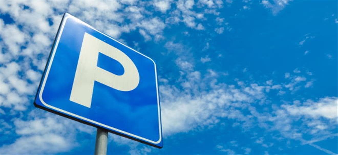 Nie wieder verzweifelt im Kreis fahren: Diese Apps machen dem Parkplatzchaos ein Ende | finanzen.net