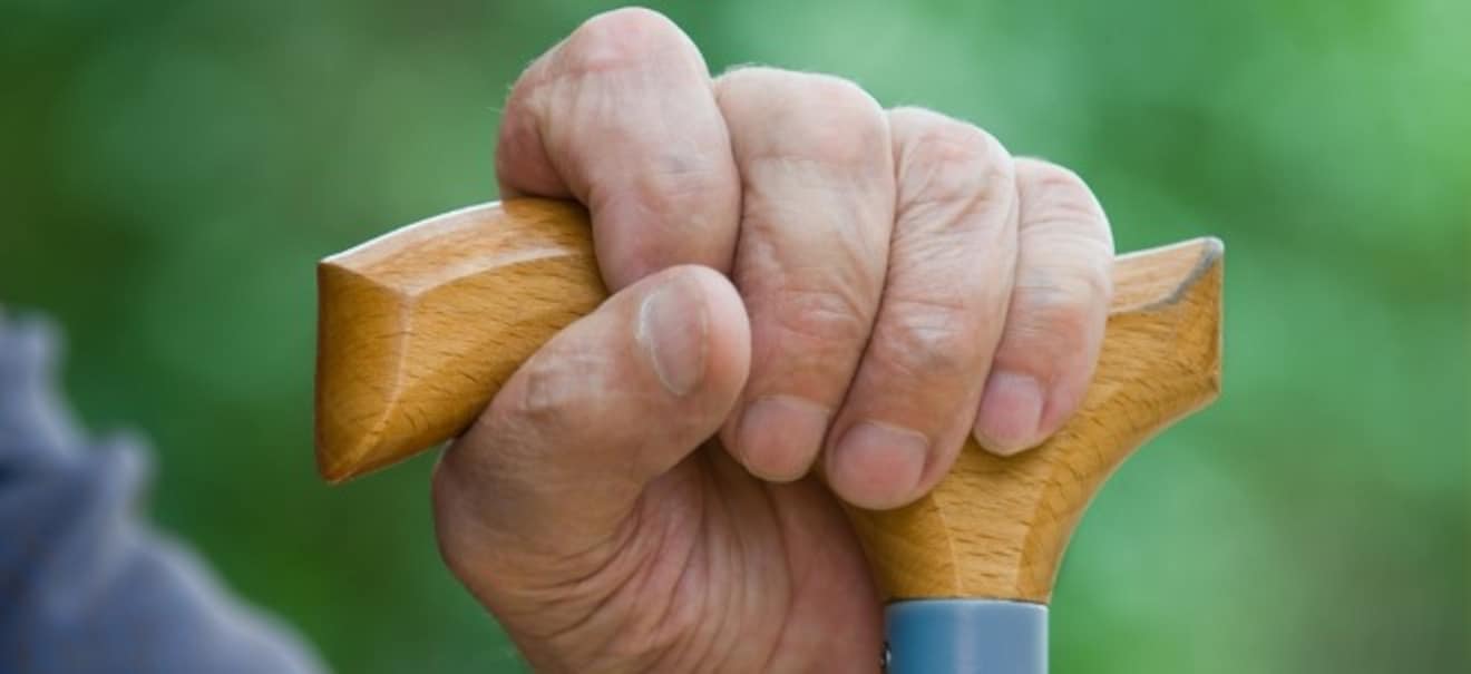 Pflegeperson: Verhinderungspflege: So werden pflegende Angehörige finanziell entlastet Pflege ohne Sorgen: So hilft die Verhinderungspflege finanziell | finanzen.net