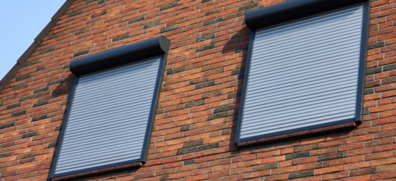 Heizkosten sparen: Heizkosten: Rollladenkasten-Dämmung kann Energieverbrauch reduzieren Wärme im Griff: So machen Rollladenkästen das Zuhause energieeffizienter | finanzen.net