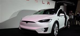 Autonomes Fahren: Innerhalb weniger Tage nach Start: Teslas Robotaxis mit zahlreichen Fahrfehlern