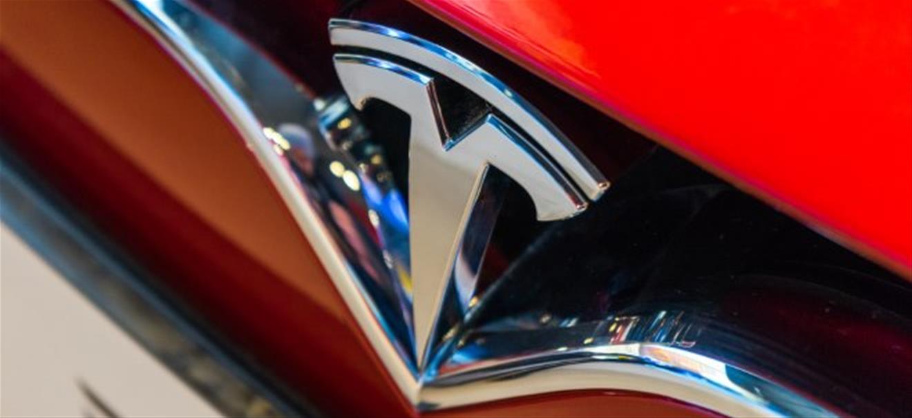 VW, BMW, Mercedes-Benz & Co: NASDAQ-Wert Tesla fährt deutschen  Traditionsautobauern im globalen Rennen um E-Autos davon