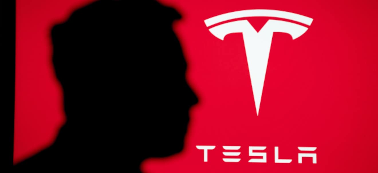 Geheime Dokumente decken Gehälter bei Tesla auf: So viel verdienen Arbeiter in der Gigafactory von Tesla | finanzen.net