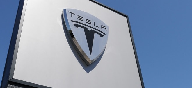 NASDAQ-Titel Tesla-Aktie trotzdem mit Zuwächsen: Wieder Protest gegen Tesla | finanzen.net