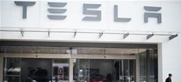 Tesla-Aktie im Fokus: Revolution durch KI? Elon Musk will Armut mit Tesla-Robotern beseitigen