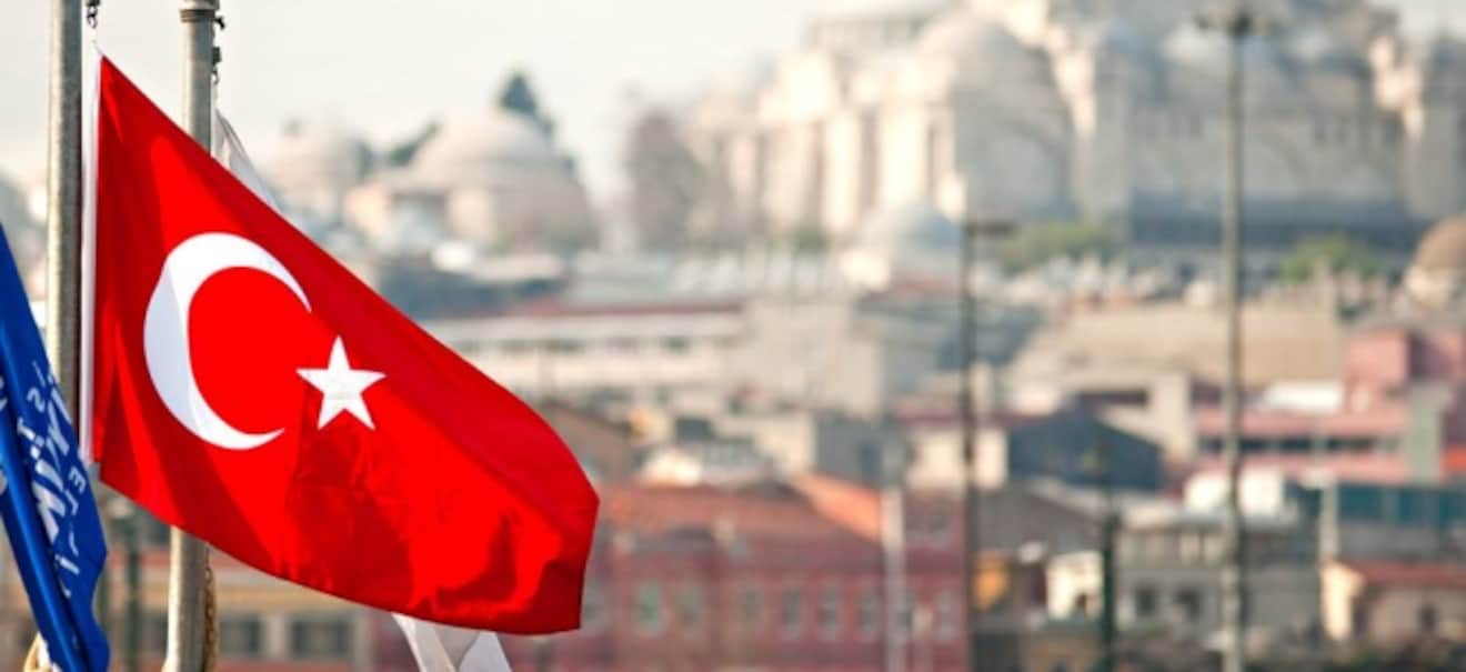 Türkische Notenbank lässt Leitzins überraschend unverändert - Lira fällt | finanzen.net