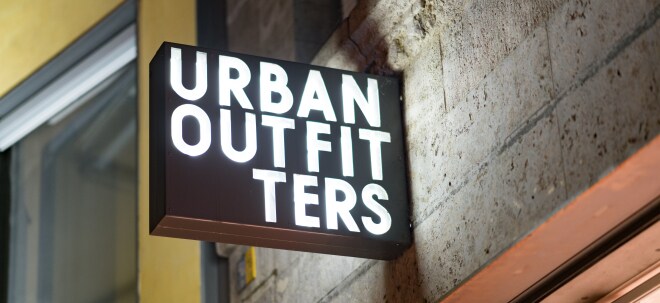 Krise bei NASDAQ-Aktie Urban Outfitters: Urban Outfitters-Aktie nach enttäuschenden Quartalsresultaten auf Talfahrt - Filialschließungen? | finanzen.net