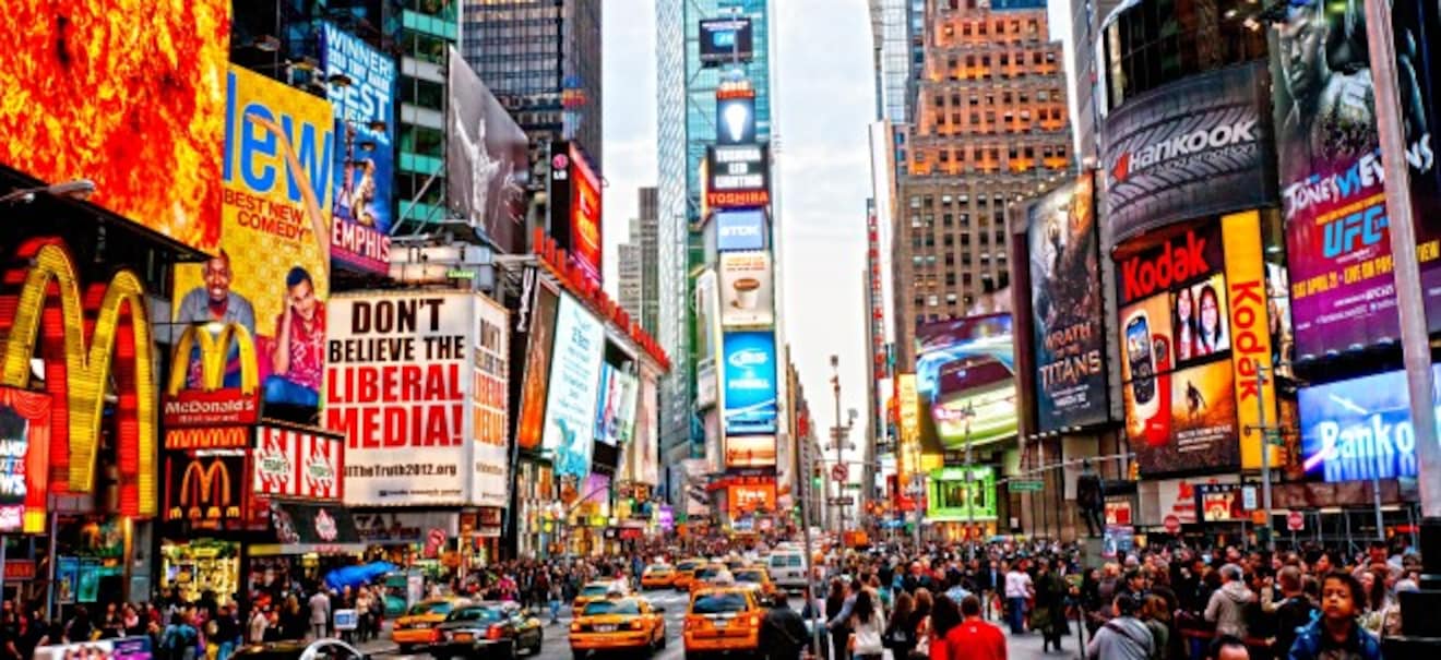 Traumkulisse New York: Mit diesem Budget landet die eigene Botschaft auf den Mega-Screens am Times Square | finanzen.net
