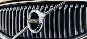 Volvo Cars-Aktie: Autobauer kassiert nach roten Zahlen Jahresausblick und baut Stellen ab
