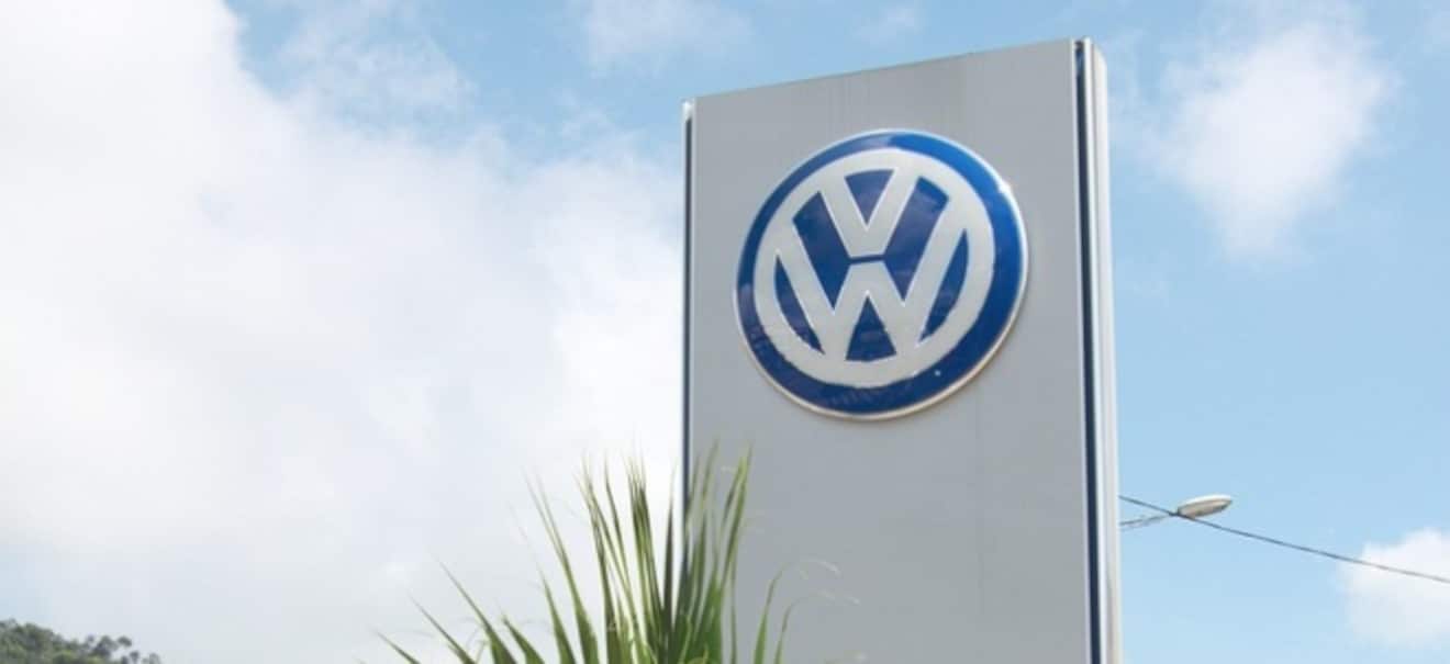 Smartphone auf vier Rädern: VW entwickelt eigene Software für Fahrzeuge: Müssen Apple und Google aus den Autos weichen? VW entwickelt eigene Software für Fahrzeuge: Müssen Apple und Google aus den Autos weichen? | finanzen.net