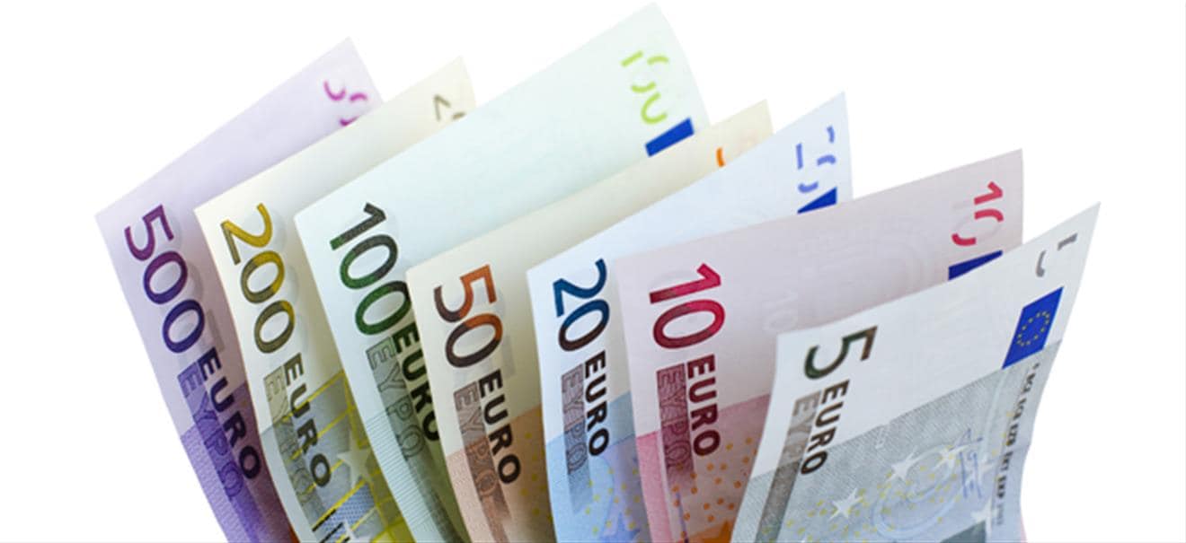Euroscheine, Geldscheine, Geld, Währung, Euro Napoleon Hill: So werden Sie reich in 6 Schritten | finanzen.net